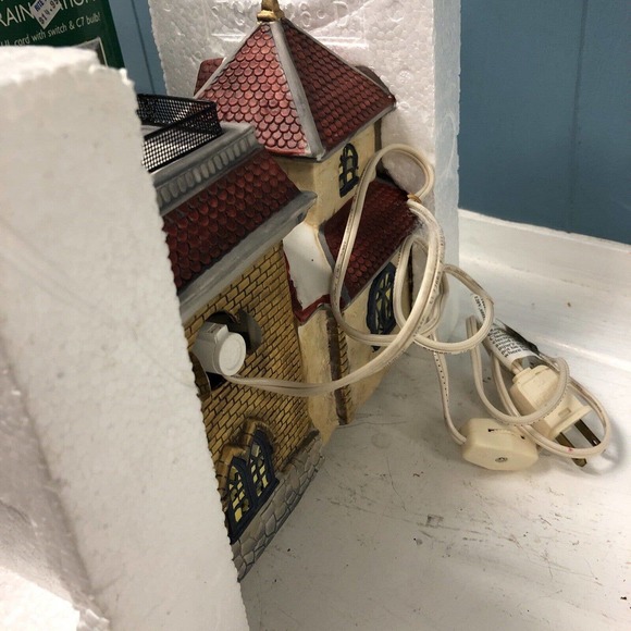 Holiday Traditions Porcelain Train Station‎ Lighted 5 Ft UL Cord Switch - Picture 4 of 4